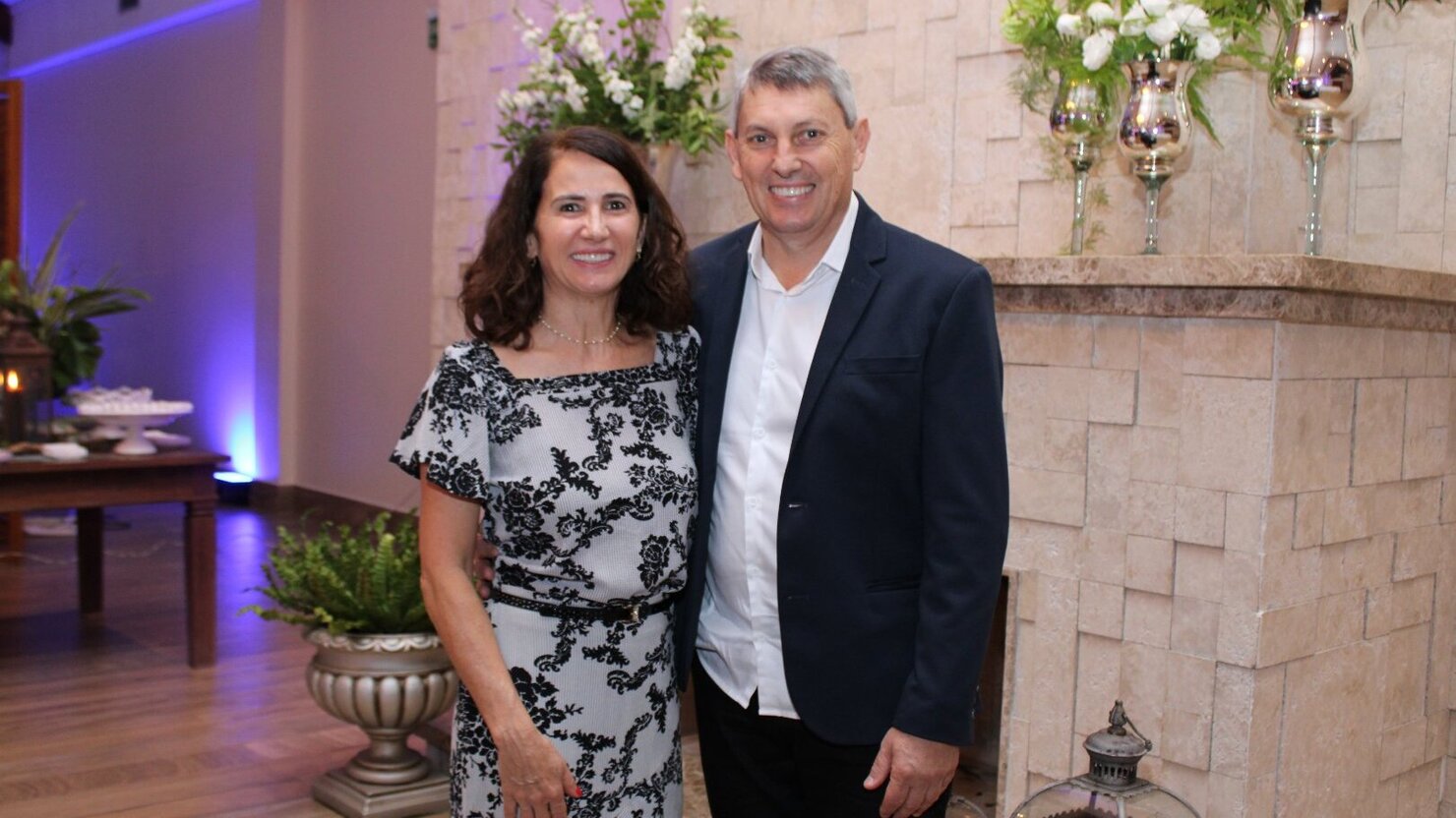Presidente da Crecerto, Marcio Cesar Rossini com a esposa Marli em uma noite de conquistas. - Fotos: Lu�s Longhini
