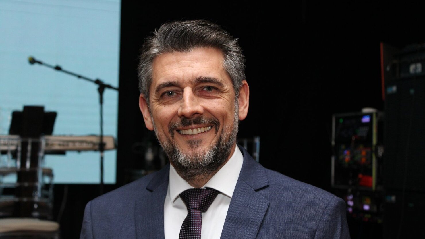 Lu�s Carlos Schaurich celebra a ades�o dos associados na primeira Feijoada dos 60 anos do Clube 29 de Julho. - Foto: Lu�s Longhini