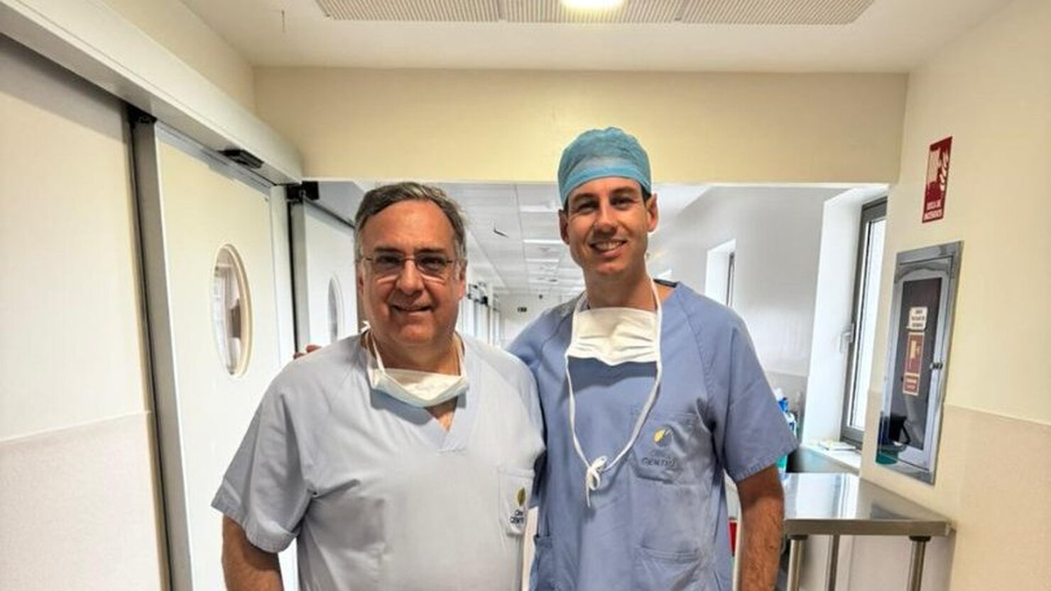 O m�dico espanhol Fernando G�mez Sancha ao lado do amigo, o urologista concordiense Andr� Martins. - Foto: Arquivo Pessoal
